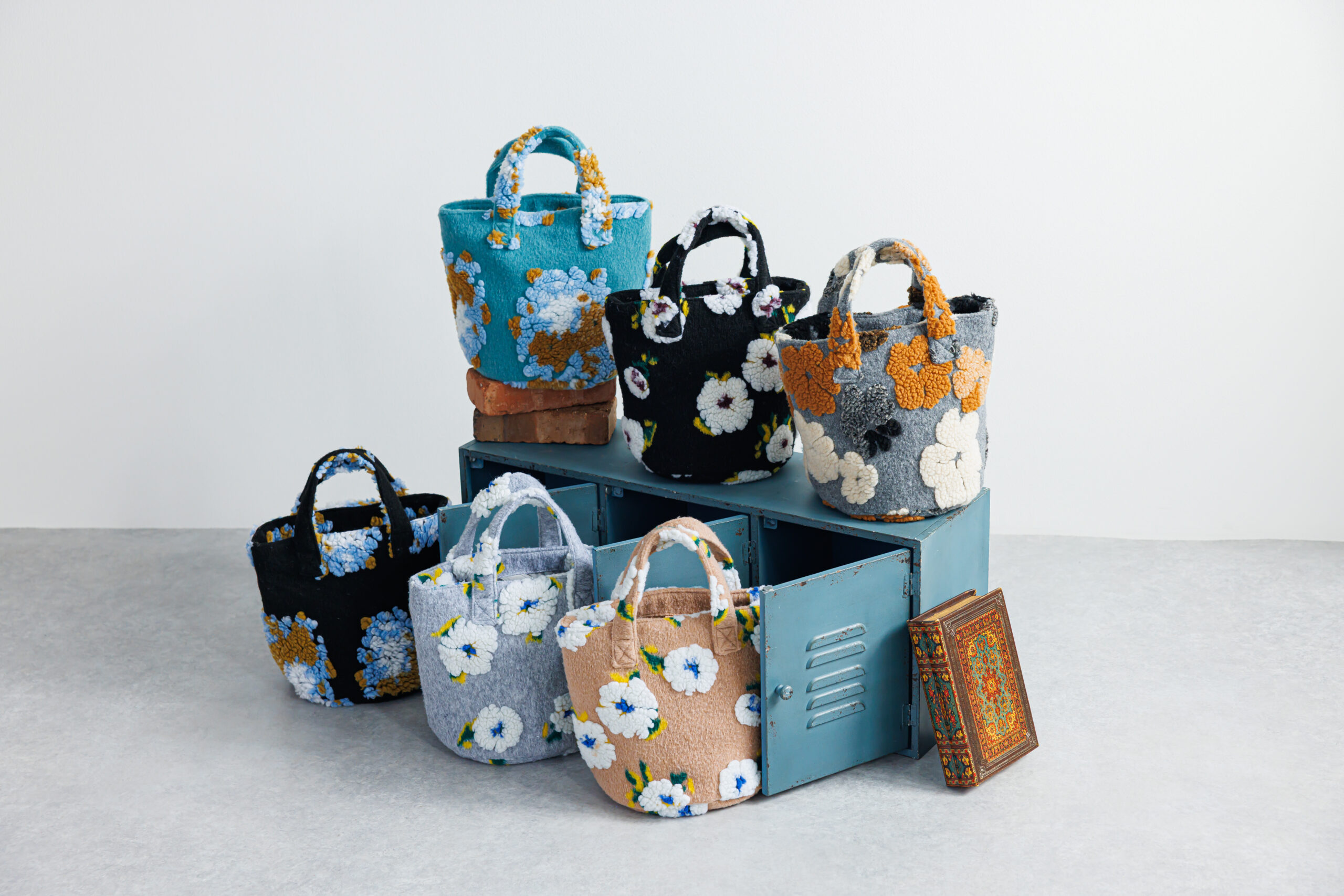 Season Collection – Gloria グロリア株式会社
